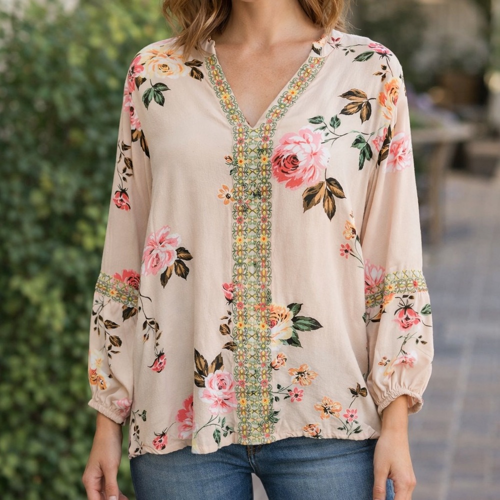 Cupio Floral Embroidered Blouse